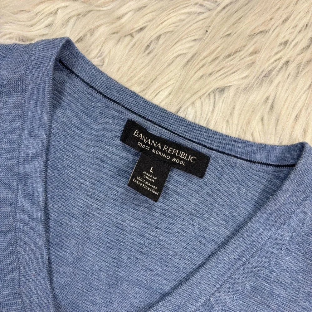 Banana Republic Men's L Blue 100% Merino Wool V-Neck Sweater Preppy Quiet Luxury